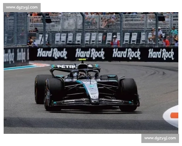 安东内利头盔视角：首圈追尾维斯塔潘瞬间全记录